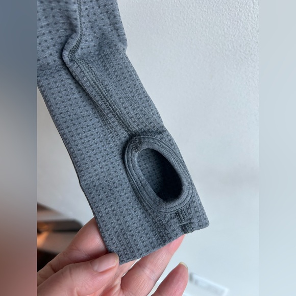 Gymshark VITAL CROP TOP Compression Fit Grey women’s size small. Great condition - Picture 5 of 6